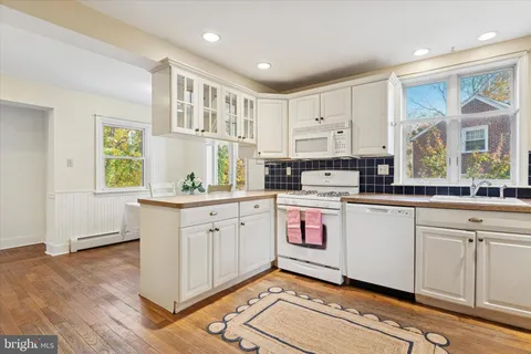 $775,000 | 25 Green Valley Road, Wallingford, PA 19086