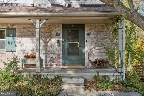 a picture of a wall with a picture of a wall