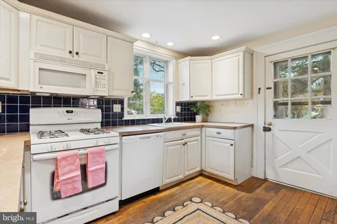 $775,000 | 25 Green Valley Road, Wallingford, PA 19086