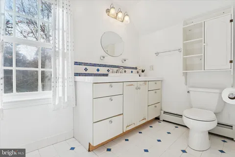 $775,000 | 25 Green Valley Road, Wallingford, PA 19086