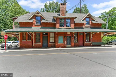 $775,000 | 25 Green Valley Road, Wallingford, PA 19086