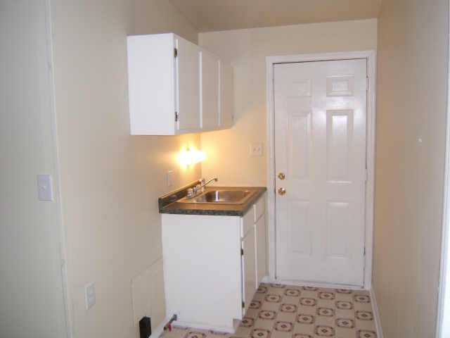 2366 Howey Road Columbus, OH 43211 - Photo 2 of 5