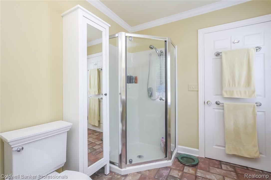316 Merriweather Road Grosse Pointe, MI 48236 - Photo 22 of 46 024-Master_Bathroom-5853515-medium.jpg