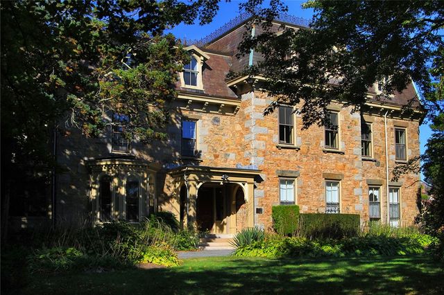 $2,000 | 66 Webster Street, Unit 1, Newport, RI 02840