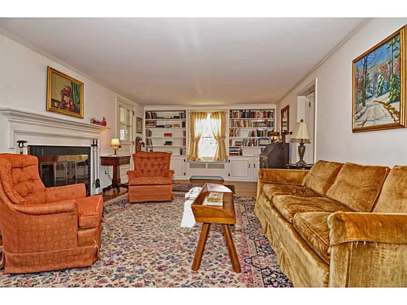 21 Lee Road Barrington, RI 02806 - Photo 13 of 25 Living Room.