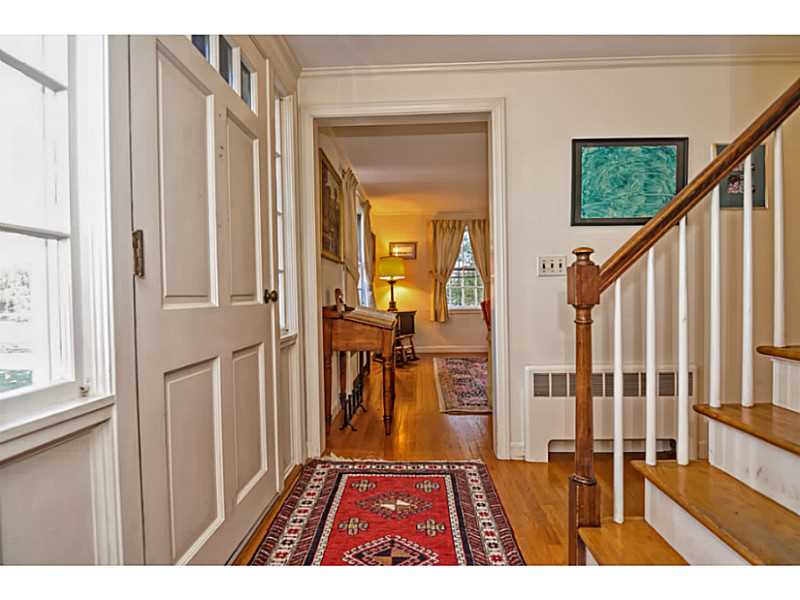 21 Lee Road Barrington, RI 02806 - Photo 9 of 25 Entry.