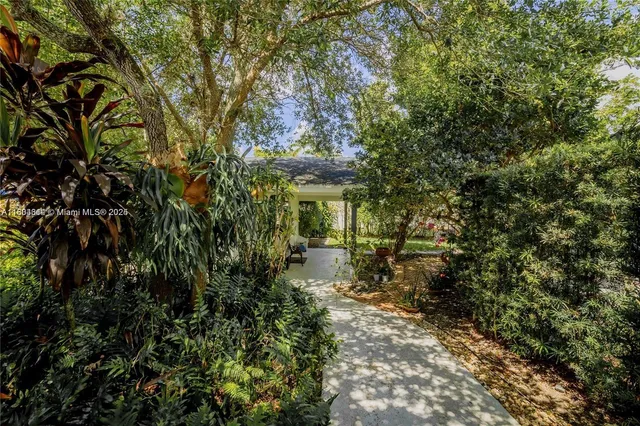 $12,250 | 8500 Southwest 70th Street, Miami, FL 33143