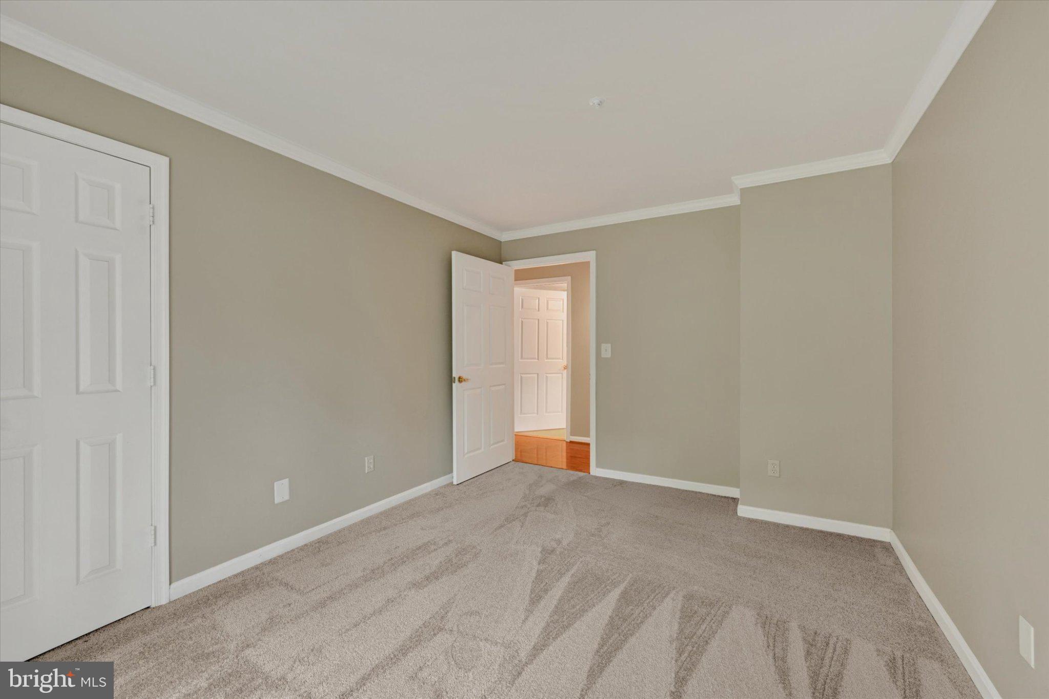 12310 Rosslare Ridge Road, Unit 405 Lutherville-Timonium, MD 21093 - Photo 22 of 36 Spacious room with inviting light.