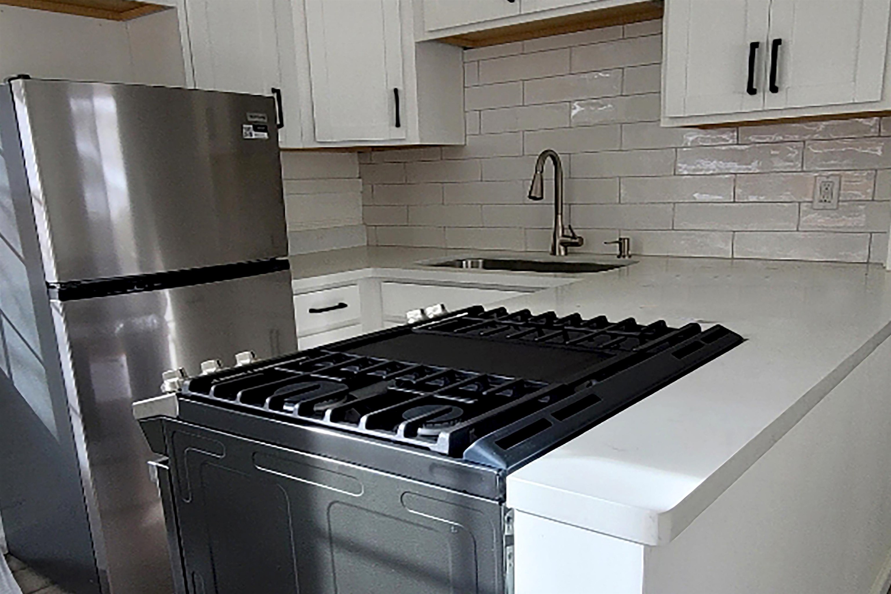 13607 Moraine Road Truckee, CA 96161 - Photo 11 of 28 a close view of a stove top oven and refrigerator