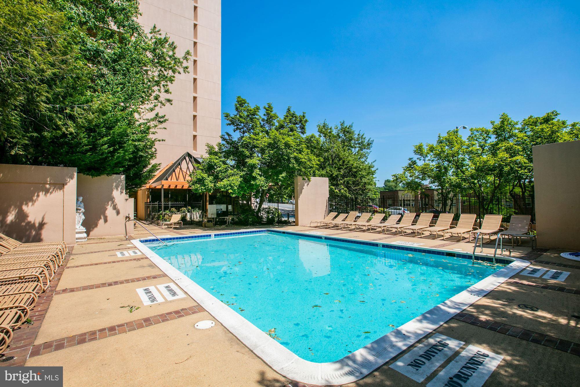 1301 North Courthouse Road, Unit 616 Arlington, VA 22201 - Photo 19 of 30 Outdoor Pool