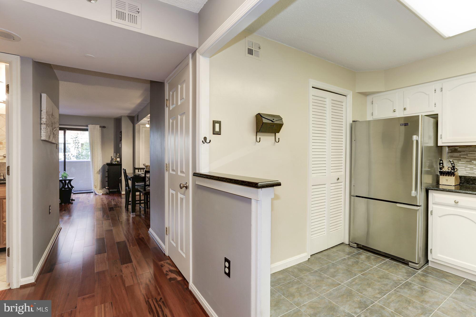 1301 North Courthouse Road, Unit 616 Arlington, VA 22201 - Photo 3 of 30 Unit foyer
