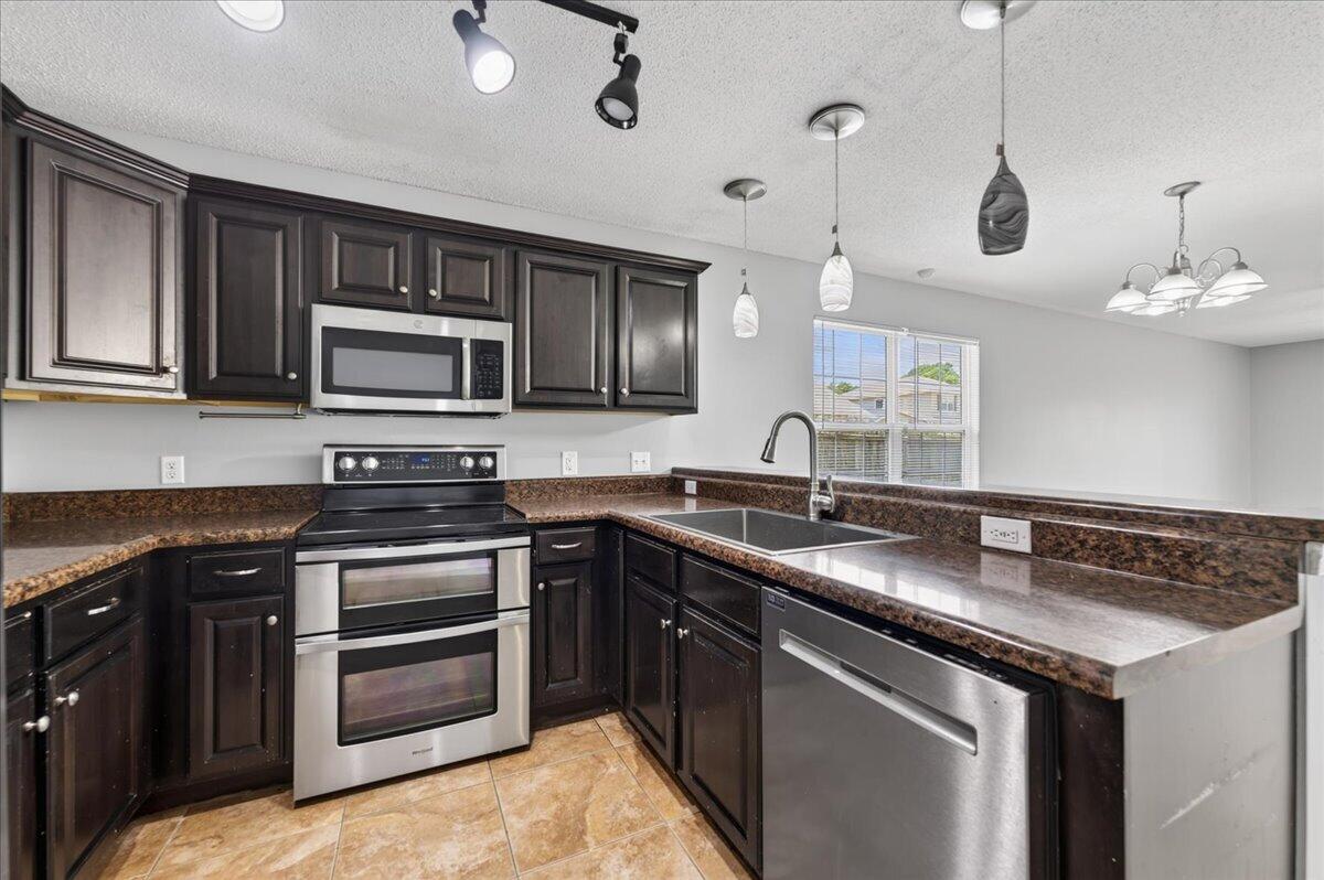 200 Wainwright Drive Crestview, FL 32539 - Photo 11 of 47 10-200 Wainwright Dr-Crestview-10