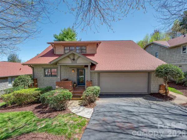 $895,000 | 19 Lacoste Drive, Hendersonville, NC 28739