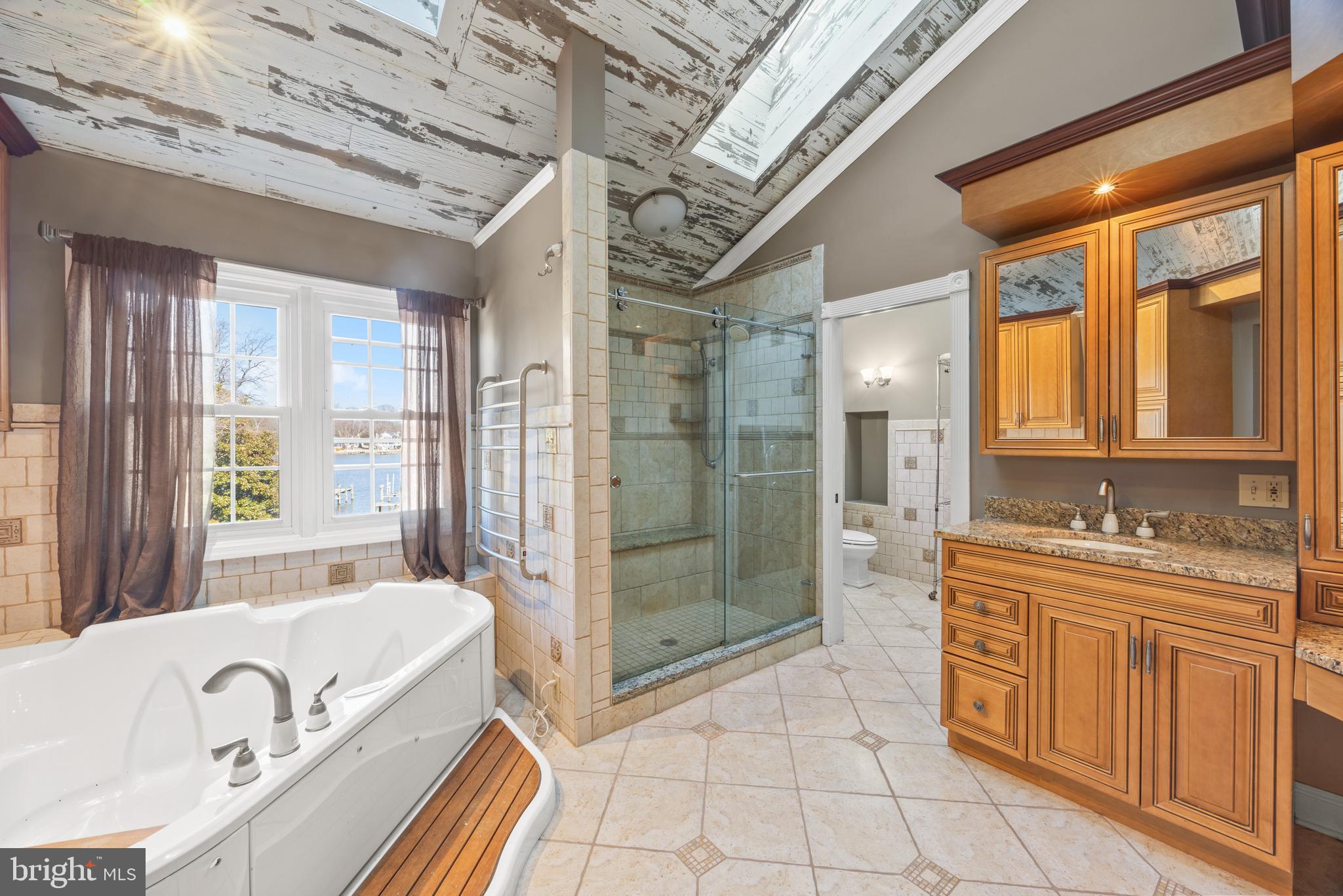 415 Edgewater Road Pasadena, MD 21122 - Photo 18 of 36 Primary bath