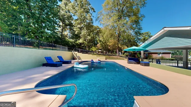 a view of a back yard