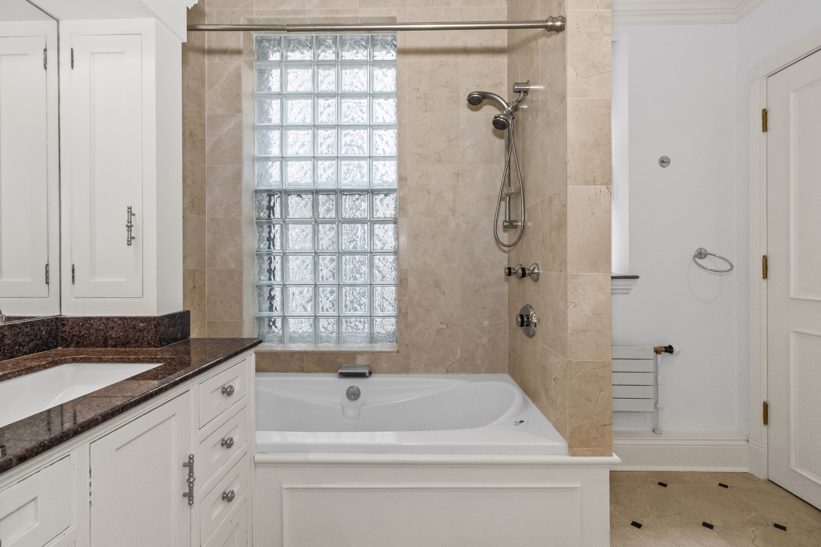 223 East Delaware Place, Unit 5W Chicago, IL 60611 - Photo 15 of 23