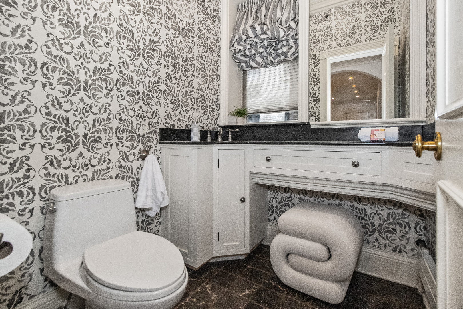 223 East Delaware Place, Unit 5W Chicago, IL 60611 - Photo 19 of 23