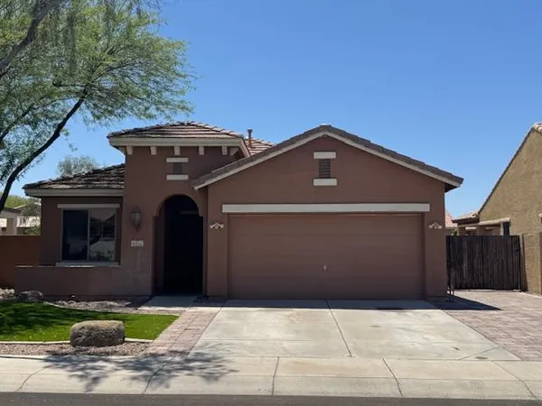 $2,400 | 2331 West Branham Lane, Phoenix, AZ 85041