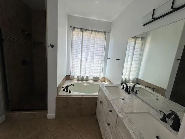 $2,400 | 2331 West Branham Lane, Phoenix, AZ 85041