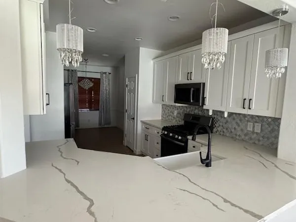 $2,400 | 2331 West Branham Lane, Phoenix, AZ 85041