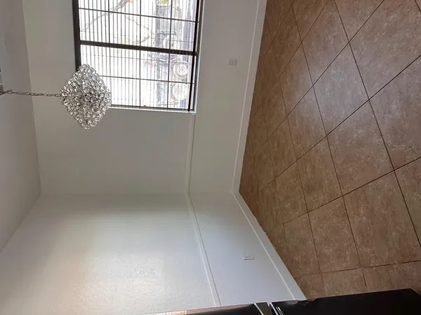 $2,400 | 2331 West Branham Lane, Phoenix, AZ 85041