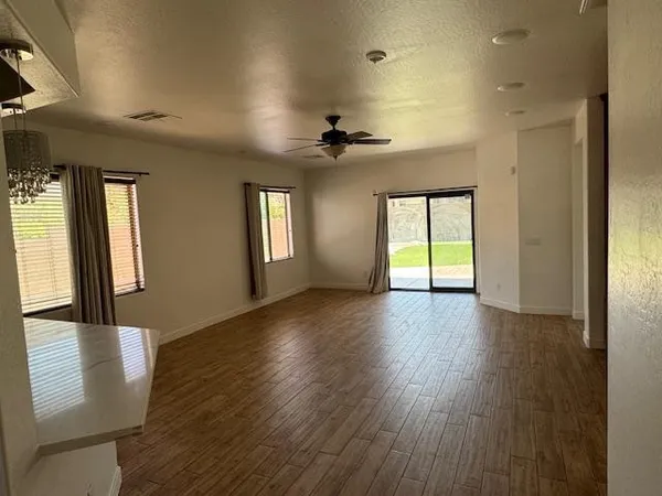 $2,400 | 2331 West Branham Lane, Phoenix, AZ 85041
