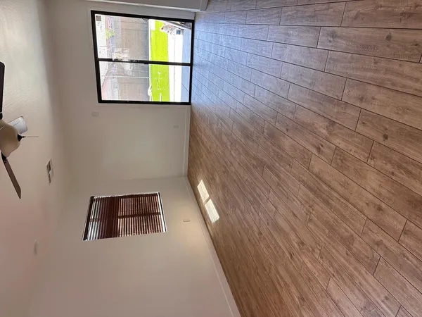 $2,400 | 2331 West Branham Lane, Phoenix, AZ 85041