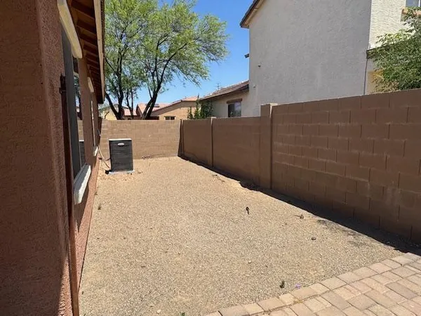 $2,400 | 2331 West Branham Lane, Phoenix, AZ 85041