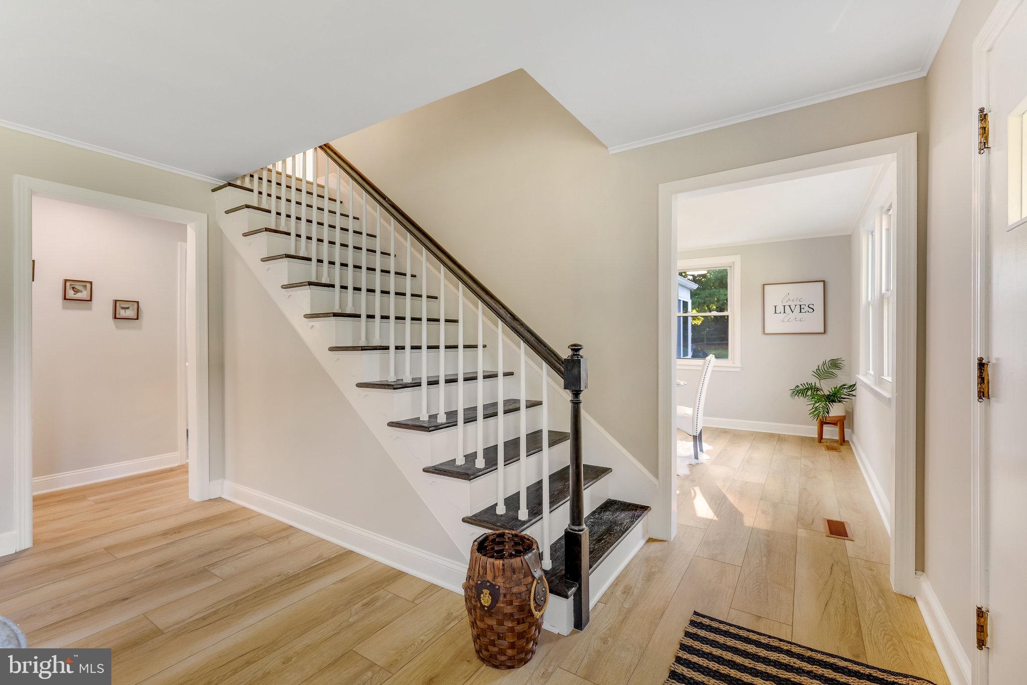 11410 Waples Mill Road Oakton, VA 22124 - Photo 11 of 62 Inviting entryway with natural light.