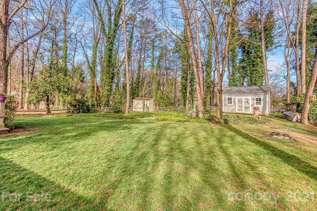 9638 Watergate Road Charlotte, NC 28270 - Photo 24 of 25 a backyard of apartments with large trees