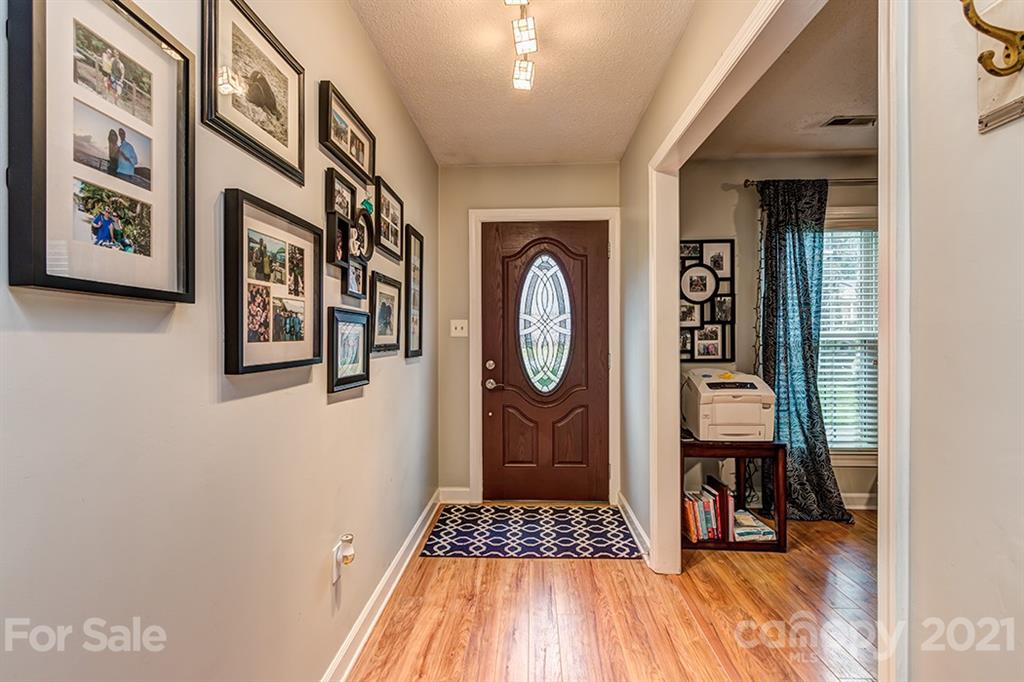 9638 Watergate Road Charlotte, NC 28270 - Photo 4 of 25 a view of a hallway with entryway