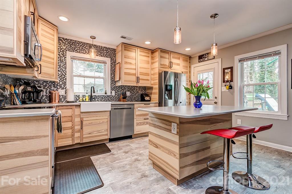 9638 Watergate Road Charlotte, NC 28270 - Photo 10 of 25 a kitchen with granite countertop a sink stainless steel appliances and window