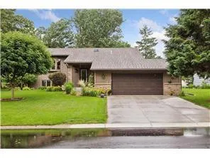 $3,250 | 796 Sunset Drive, Eagan, MN 55123