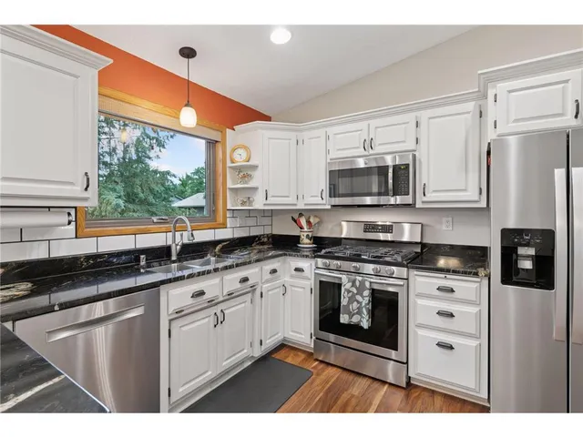 796 Sunset Drive, Eagan, MN 55123