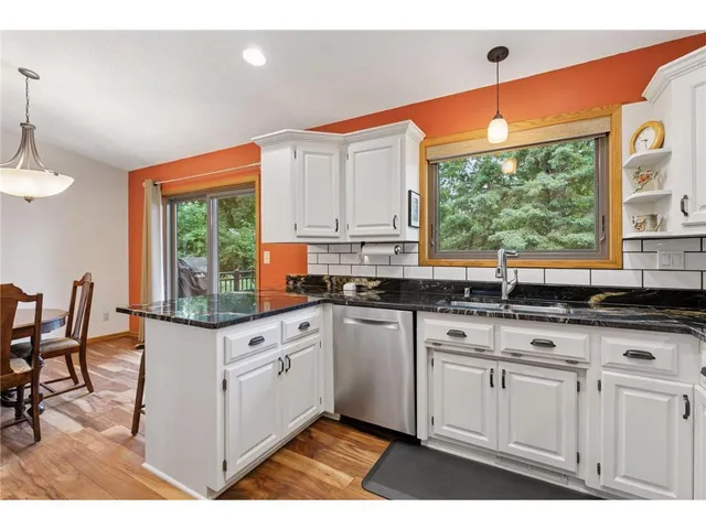 $3,250 | 796 Sunset Drive, Eagan, MN 55123