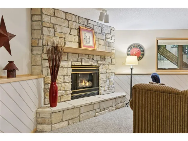 $3,250 | 796 Sunset Drive, Eagan, MN 55123
