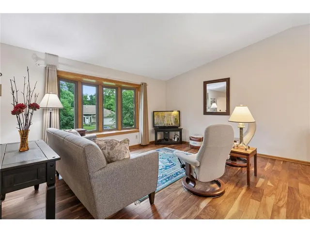 796 Sunset Drive, Eagan, MN 55123