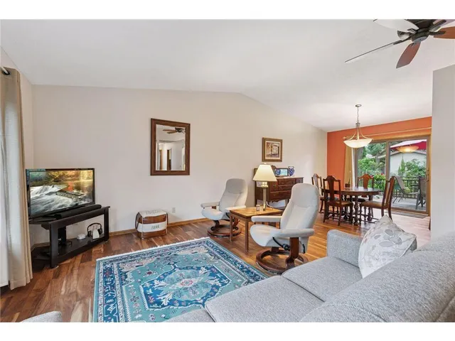 $3,250 | 796 Sunset Drive, Eagan, MN 55123