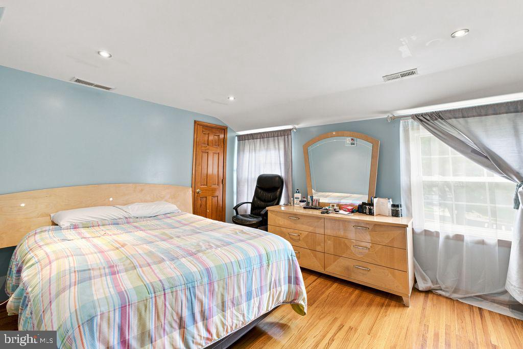 557 Covered Bridge Road Cherry Hill, NJ 08034 - Photo 33 of 43 Bright and inviting bedroom retreat.
