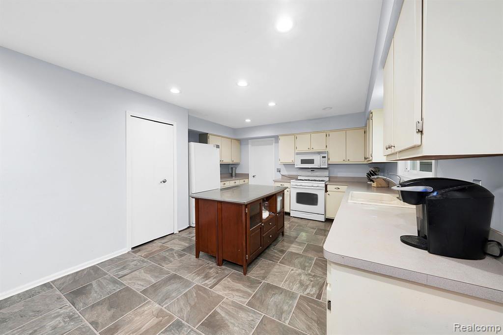 982 Langley Road Rochester Hills, MI 48309 - Photo 15 of 45