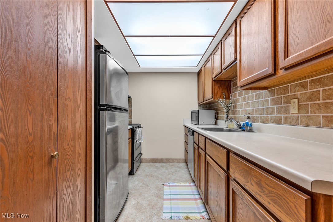3245 Mayfield Road, Unit 12 Cleveland, OH 44118 - Photo 18 of 28 Gallery Image 18