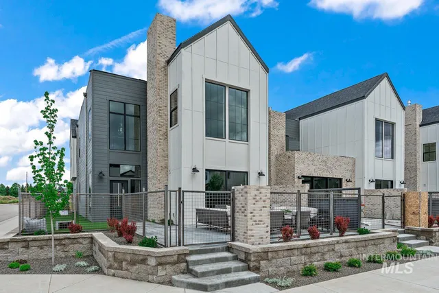 $649,000 | 2550 West Iron Coop Street, Eagle, ID 83616