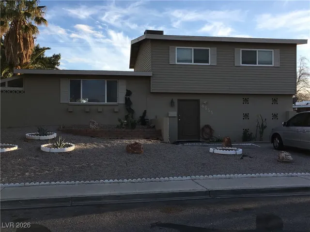$1,995 | 4655 Meredith Avenue, Las Vegas, NV 89121