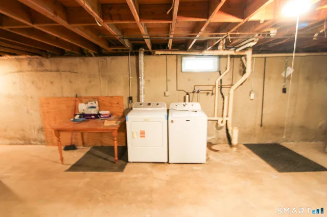 $2,050 | 17 Pinehurst Avenue, New Britain, CT 06053