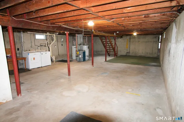 $2,050 | 17 Pinehurst Avenue, New Britain, CT 06053