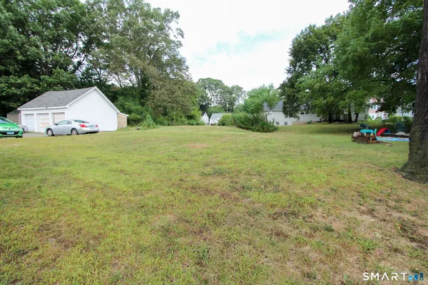 $1,950 | 17 Pinehurst Avenue, New Britain, CT 06053