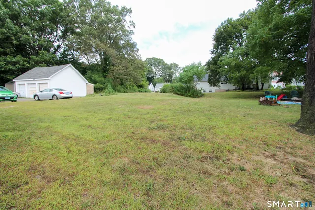 $2,050 | 17 Pinehurst Avenue, New Britain, CT 06053