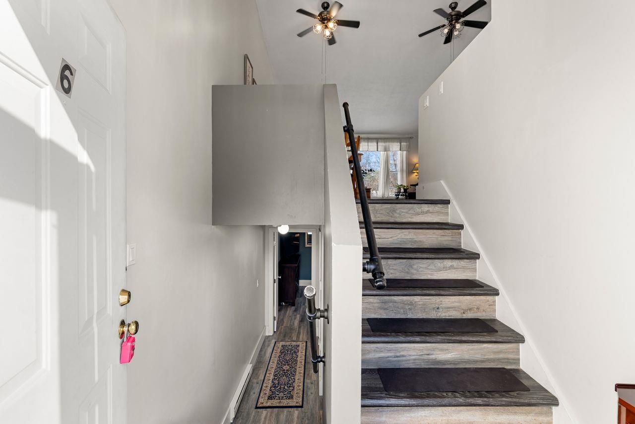 879 Mammoth Road, Unit 6 Manchester, NH 03104 - Photo 4 of 31