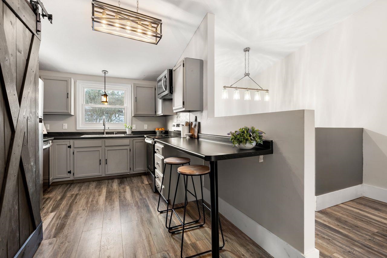 879 Mammoth Road, Unit 6 Manchester, NH 03104 - Photo 9 of 31