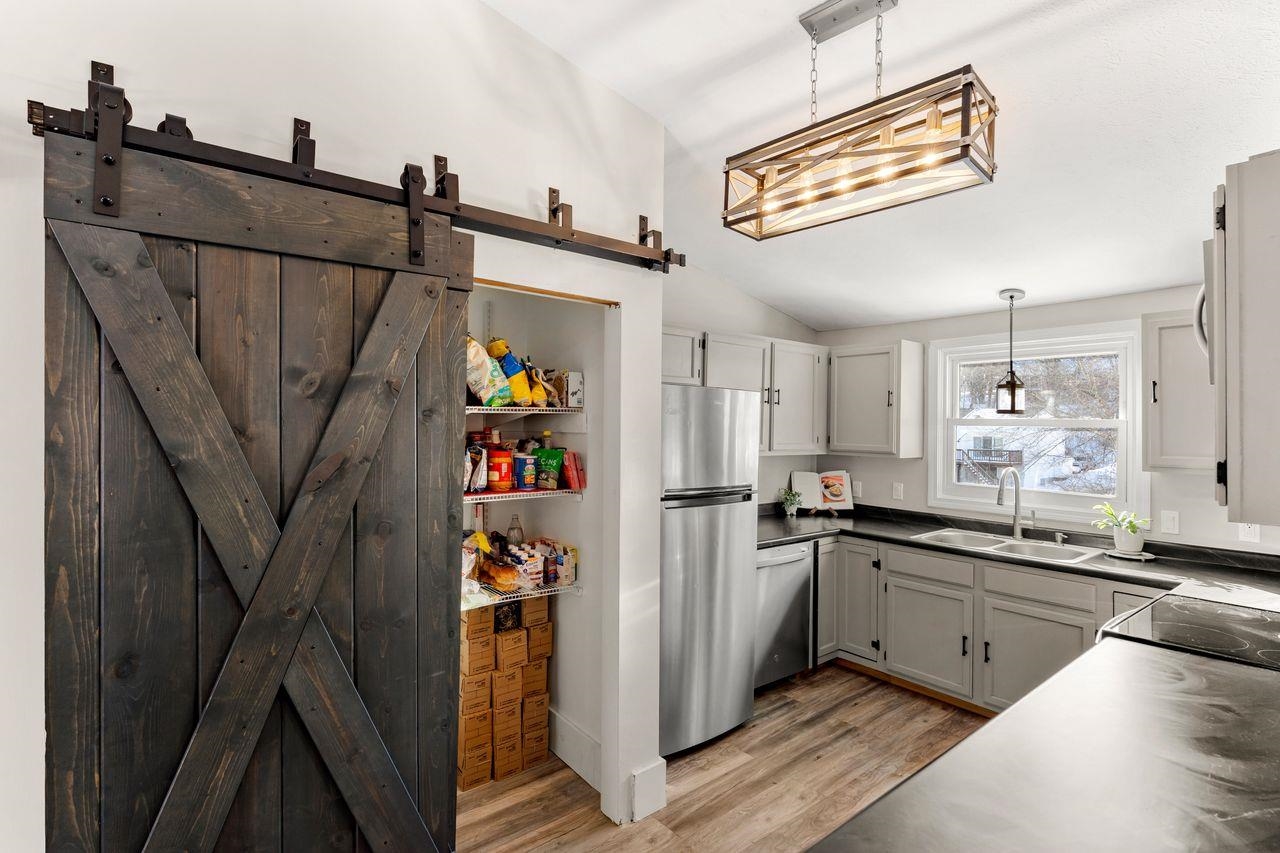 879 Mammoth Road, Unit 6 Manchester, NH 03104 - Photo 10 of 31